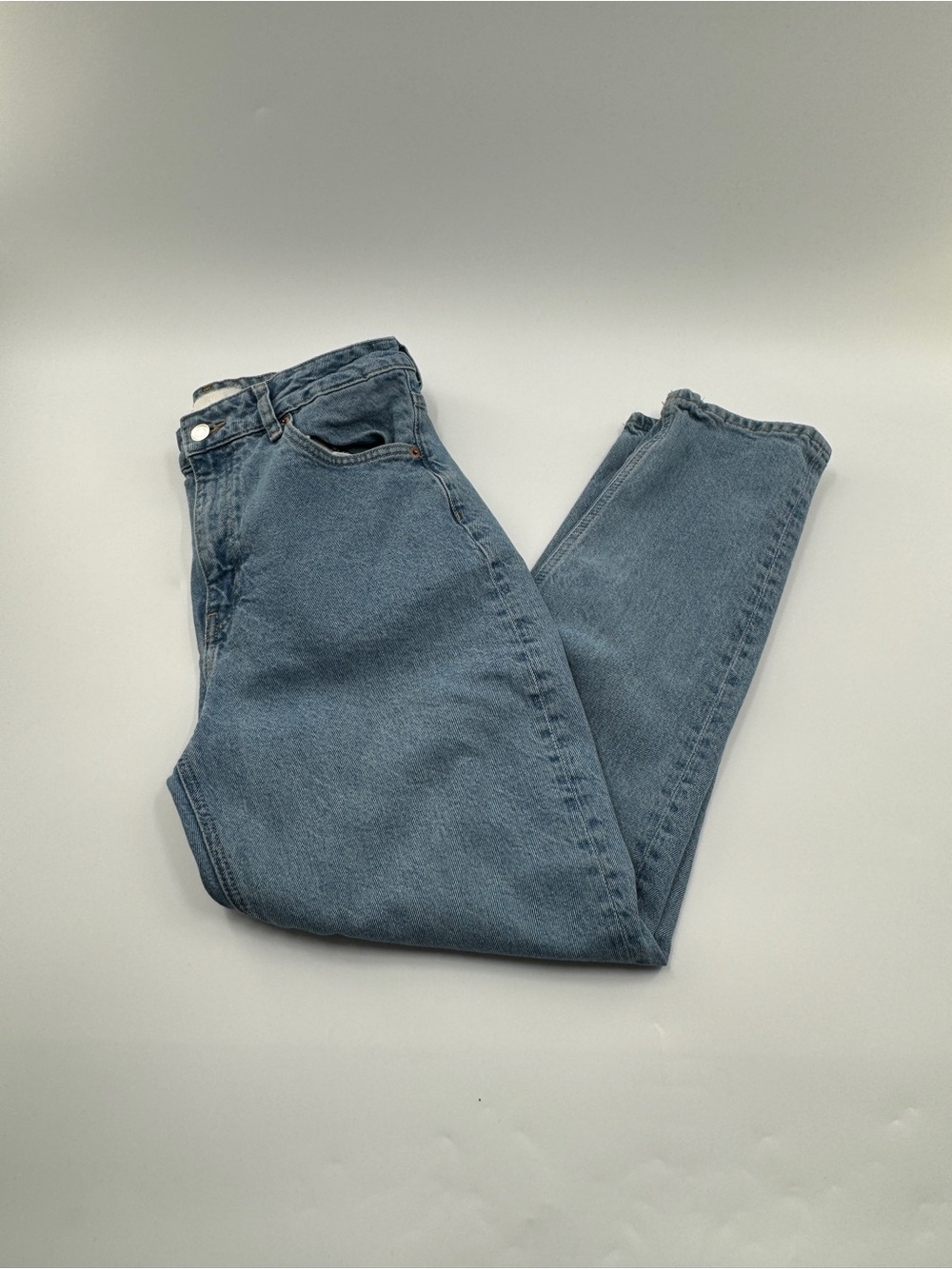 H&M Medium Wash High Rise Straight Leg Jeans Womenโs Size 8